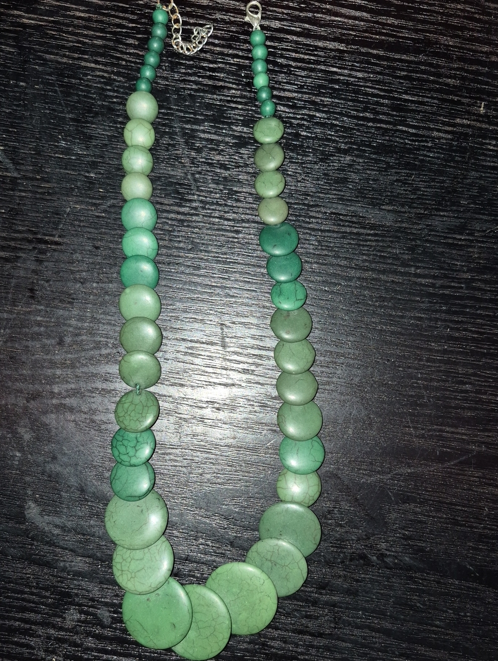 Green Howlite Stone Graduated Bead Necklace 10"